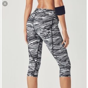 Fabletics Powerlite Gia Crop  Sz M BNWT!
